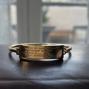 Unique size gold plate bracelet